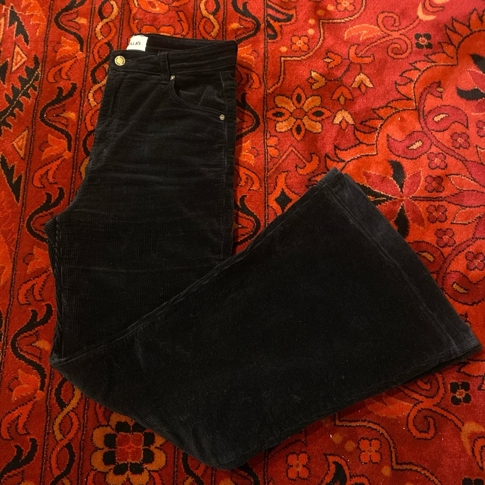 Rolla’s East Coast flare in black corduroy size 30